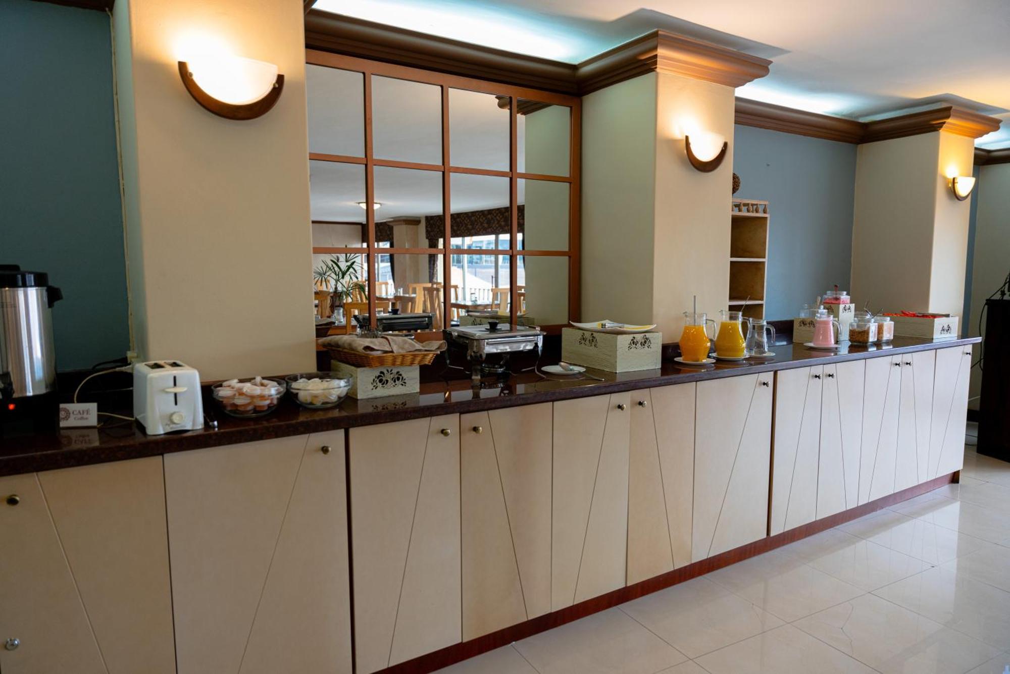 Hotel Santa Monica Cuenca Extérieur photo