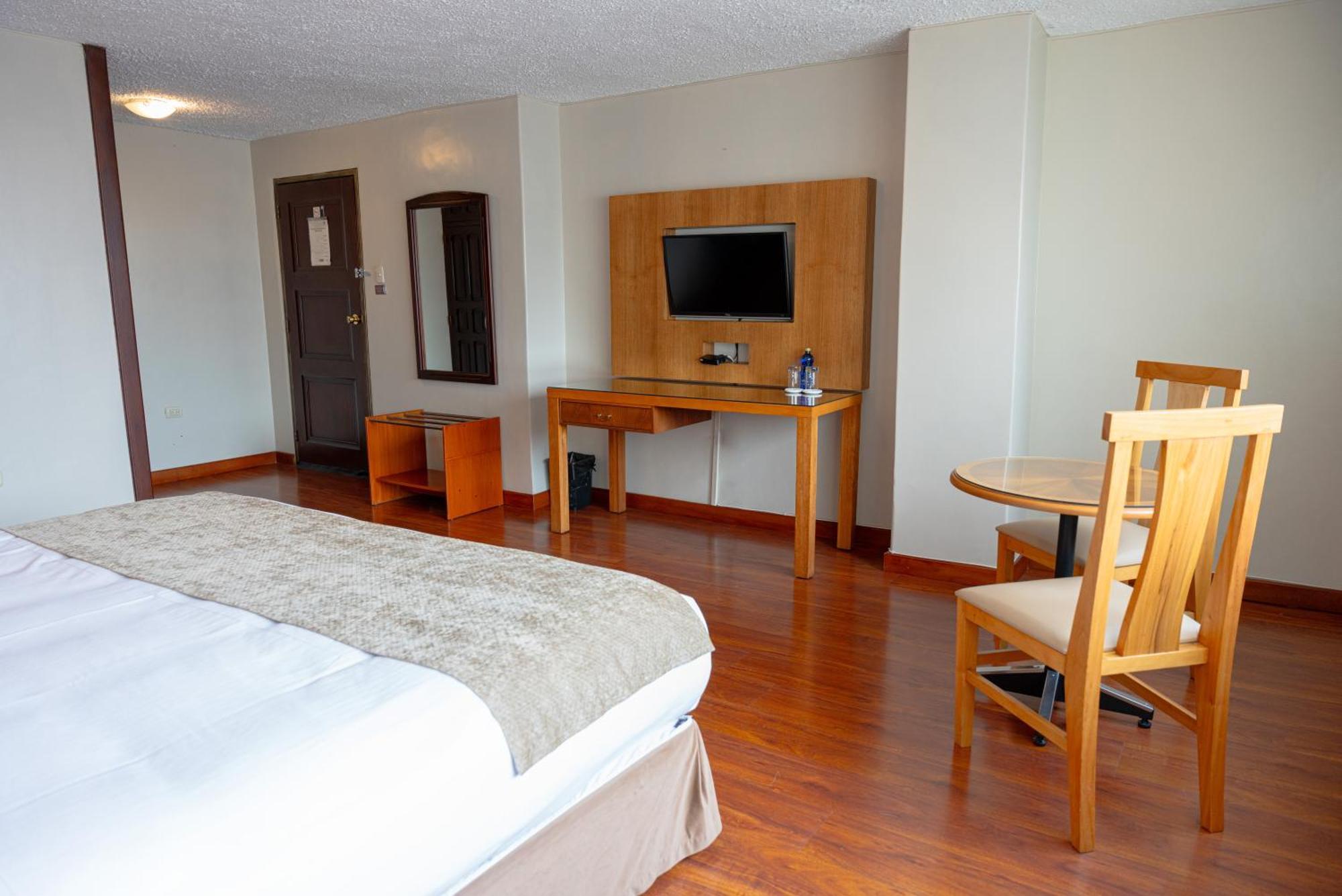 Hotel Santa Monica Cuenca Extérieur photo