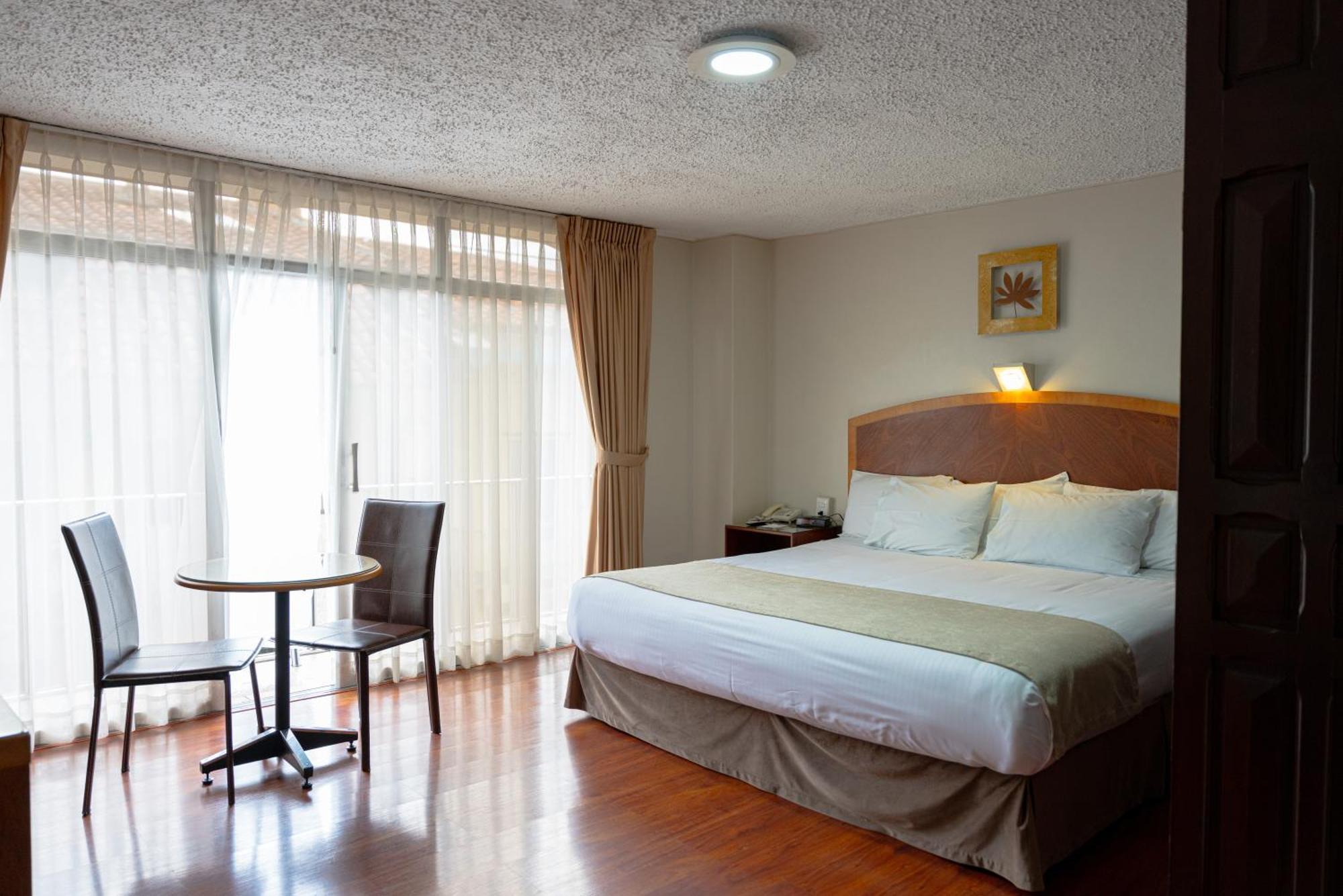 Hotel Santa Monica Cuenca Extérieur photo