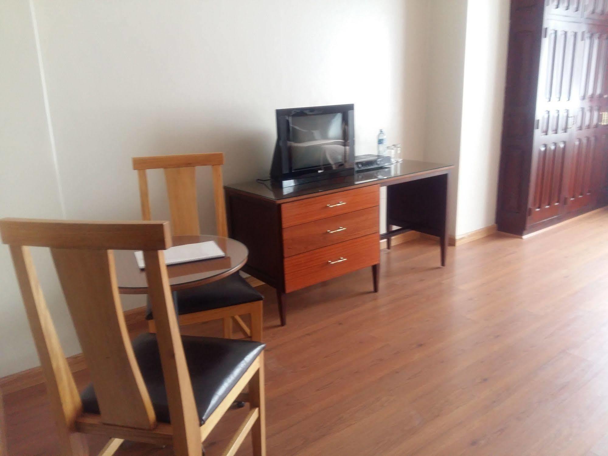 Hotel Santa Monica Cuenca Extérieur photo